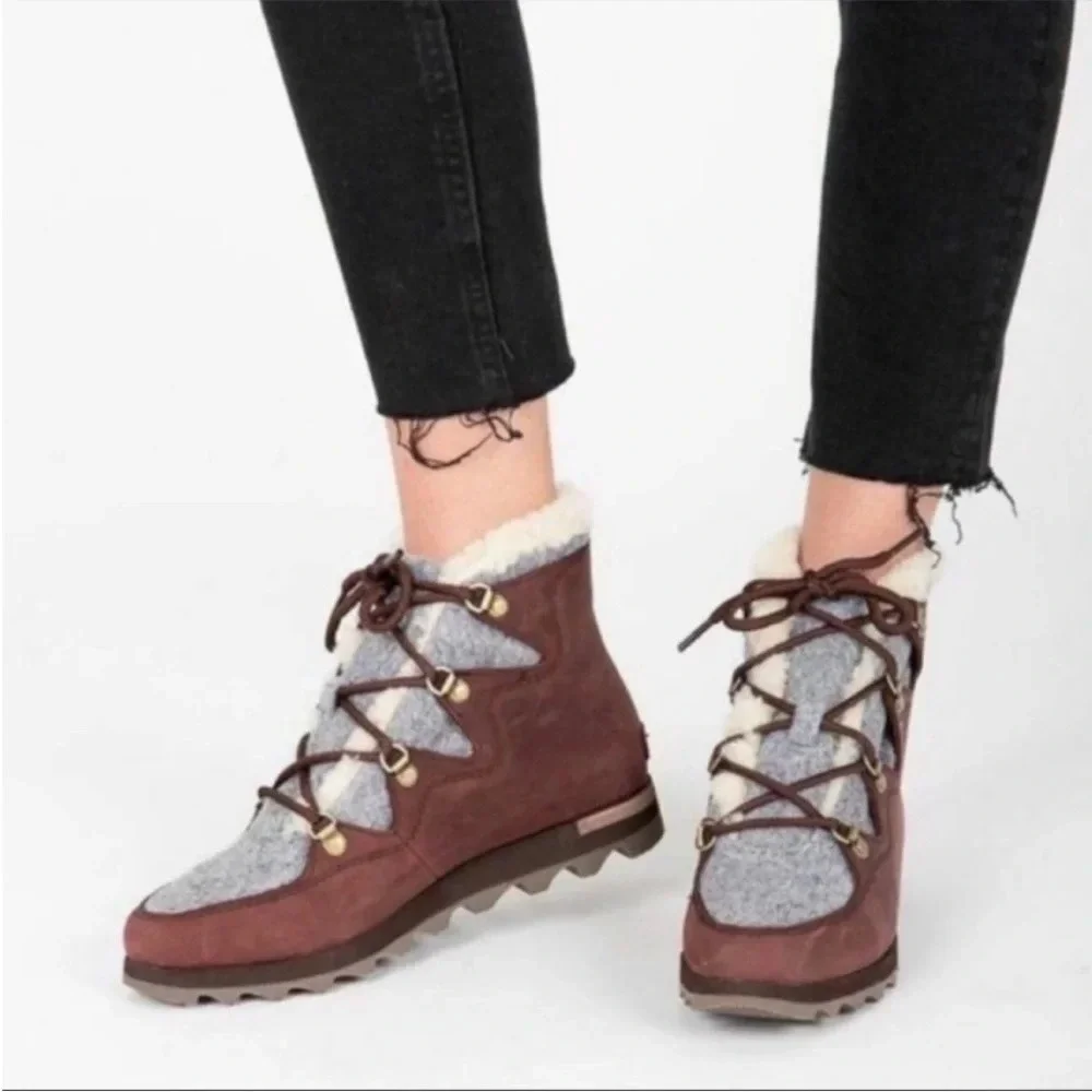 Sorel Sneakchic Alpine Boot Red Gray Size 8